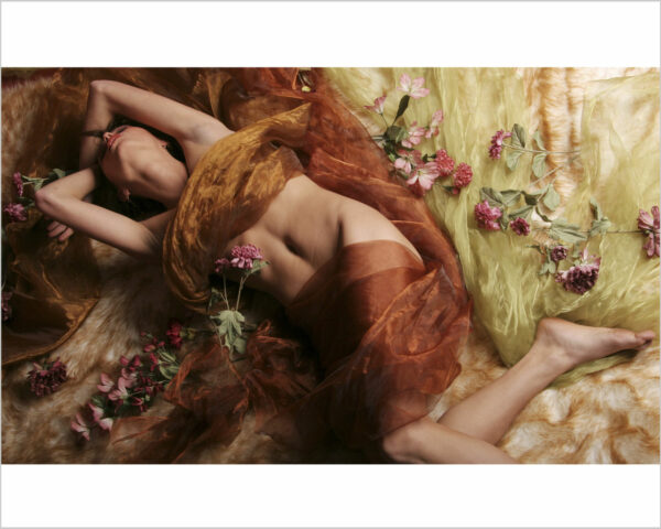 Quadro moderno bellezza "NUDO DI DONNA TRA FIORI"