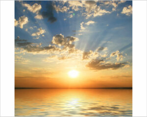 raggi di sole sul mare