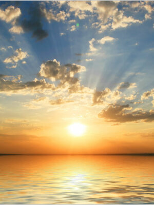 raggi di sole sul mare