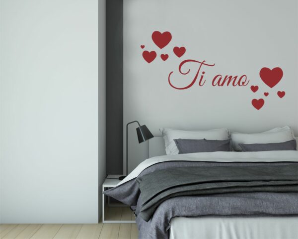Adesivo da parete amore "TI AMO TRA CUORI"