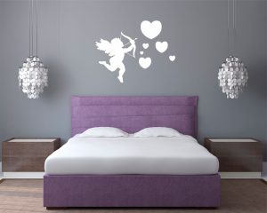 adesivo murale-cupido tra cuori