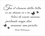 Adesivo da parete frase Walt Whitman "TRA IL CLAMORE DELLA FOLLA"