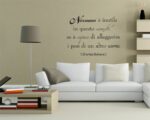 Adesivo frase Charles Dickens "NESSUNO È INUTILE IN QUESTO MONDO..."