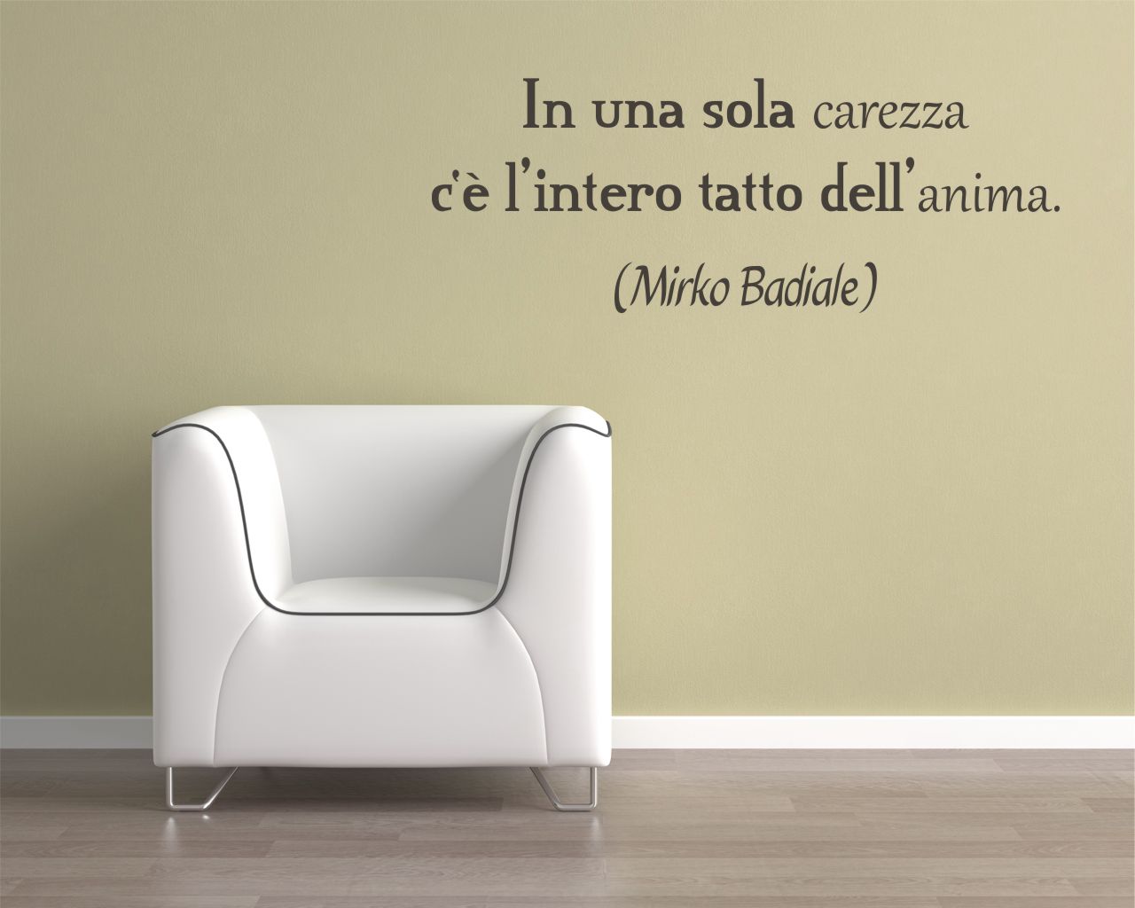 Adesivo da parete frase Mirko Badiale "IN UNA SOLA CAREZZA"