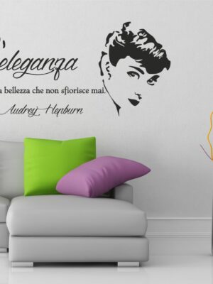 Adesivo da parete frase Audrey Hepburn "L'ELEGANZA È LA SOLA BELLEZZA"