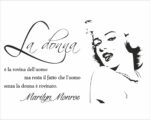 Adesivo da parete frase Marilyn Monroe "LA DONNA È LA ROVINA DELL'UOMO"