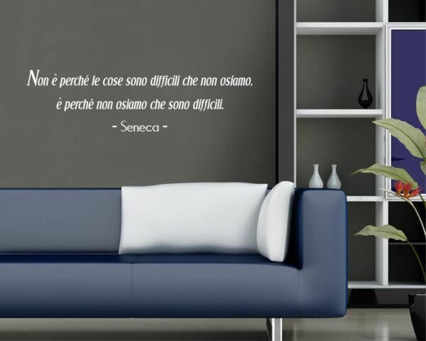 Adesivo da parete frase Seneca "NON È PERCHÉ LE COSE SONO DIFFICILI" - Adesivo murale