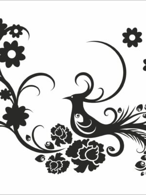 Elegante pavone tra fiori