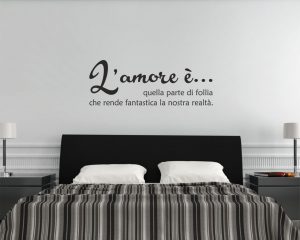 Adesivo murale-l'amore è follia