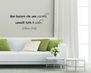 Frase adesiva "NON LASCIARE CHE UNA NUVOLA CANCELLI TUTTO IL CIELO"
