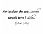 Frase adesiva "NON LASCIARE CHE UNA NUVOLA CANCELLI TUTTO IL CIELO"