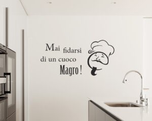 Adesivo frase cucina "MAI FIDARSI DI UN CUOCO MAGRO"