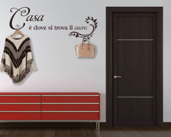 Adesivo murale frase "CASA È DOVE SI TROVA IL CUORE" - Appendiabiti design