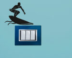 Adesivo per interruttori "SURFISTA TRA LE ONDE" - Mini sticker murale