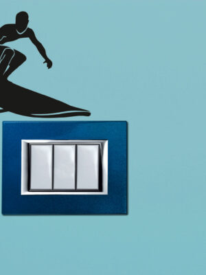 Adesivo per interruttori "SURFISTA TRA LE ONDE" - Mini sticker murale