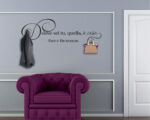 Adesivo murale frase Emily Dickinson "DOVE SEI TU, QUELLA È CASA" - Appendiabiti design