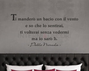 Adesivo da parete frase Pablo Neruda "IL BACIO"
