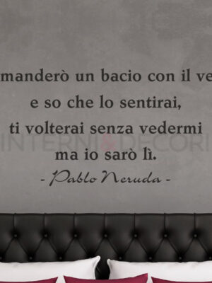 Adesivo da parete frase Pablo Neruda "IL BACIO"