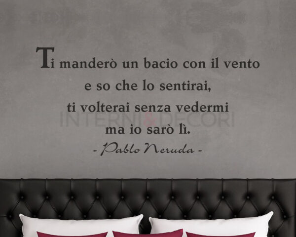 Adesivo da parete frase Pablo Neruda "IL BACIO"