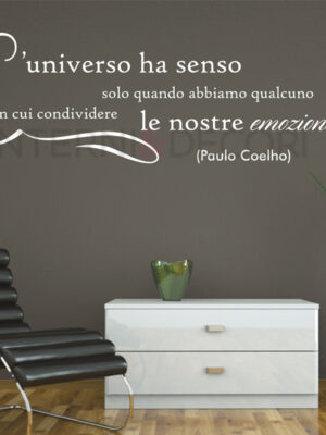 Adesivo da parete frase Paulo Coelho "L'UNIVERSO HA SENSO..."