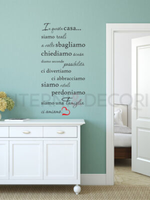 Adesivo da muro frase "IN QUESTA CASA"