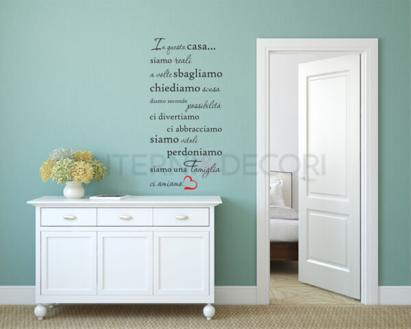 Adesivo da muro frase "IN QUESTA CASA"