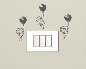 Mini sticker murale-Bimbi in volo con palloncini-