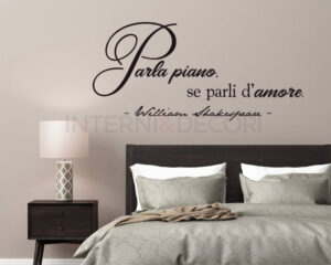 Frase adesiva William Shakespeare "PARLA PIANO, SE PARLI D'AMORE"