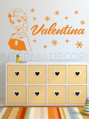 Adesivo da parete bimba "FROZEN: ELSA TRA FIOCCHI DI NEVE" - Adesivo murale con nome