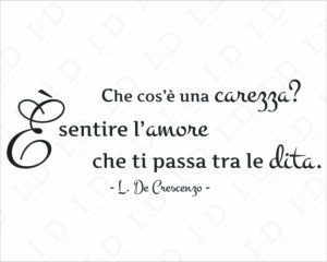 Adesivo da parete frase Luciano De Crescenzo-Che cos’è una carezza?-adesivo murale