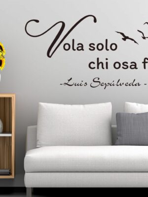 Adesivo da parete frase Luis Sepùlveda "VOLA SOLO..."