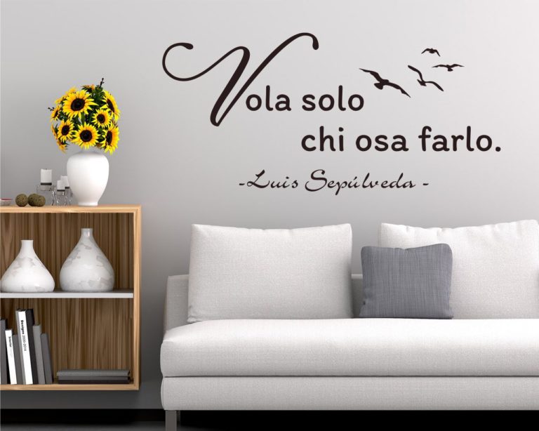 Adesivo da parete frase Luis Sepùlveda "VOLA SOLO..."
