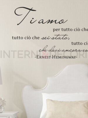 Adesivo da muro frase Ernest Hemingway "TI AMO, PER TUTTO CIÒ..."