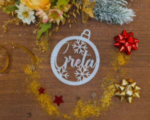 Pallina di Natale personalizzata con nome "FIOCCHI DI NEVE N.2" - Decorazioni laser plexiglass
