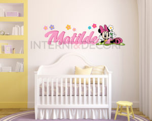 Minnie tra le margherite-adesivo murale con nome