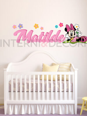 Adesivo da parete con nome "MINNIE TRA LE MARGHERITE"