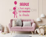 Adesivo da parete bimba palloncino "SEGUI I TUOI SOGNI"