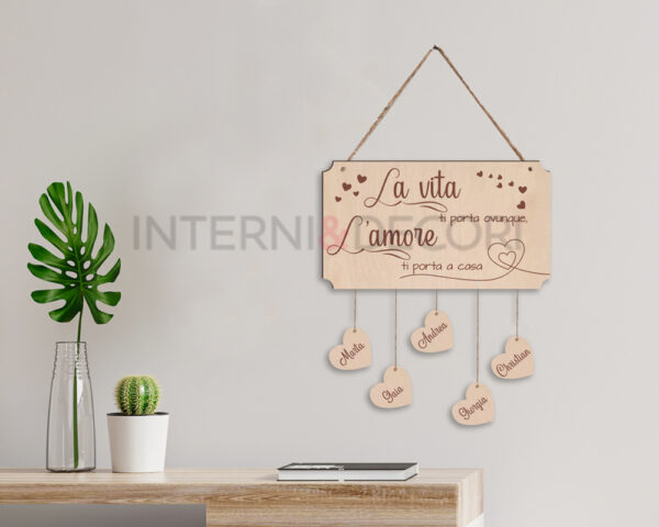 Targa in legno famiglia "LA VITA TI PORTA OVUNQUE..."