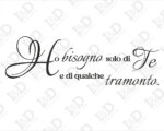 Adesivo da parete frase amore "HO BISOGNO SOLO DI TE..."