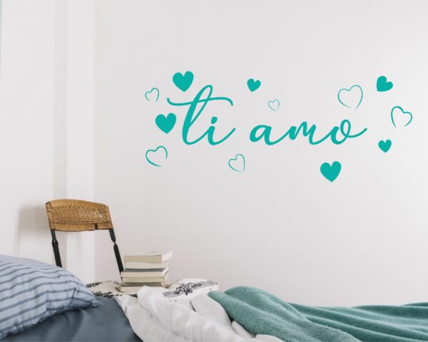 Adesivo da parete amore "TI AMO TRA CUORI"