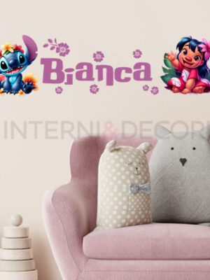Adesivo murale con nome "STITCH E LILO TRA FIORI"