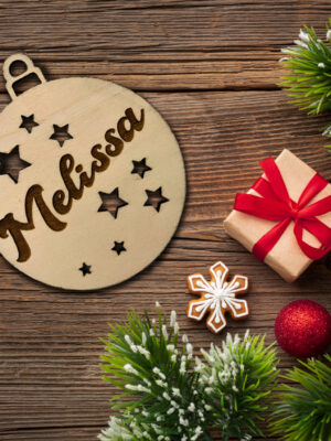 Pallina di Natale in legno personalizzata "NOME INCISO TRA LE STELLE"