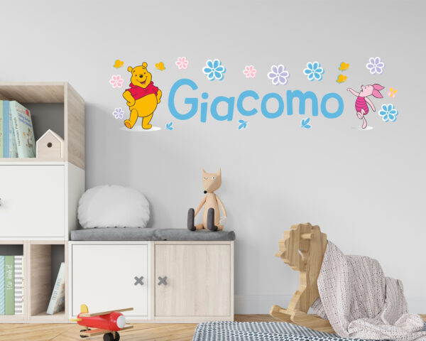 Adesivo con nome bimbo "WINNIE THE POOH E PIMPI IN AZZURRO"