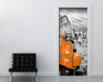 Decoro porta Roma "VESPA 50 DAVANTI AL COLOSSEO"