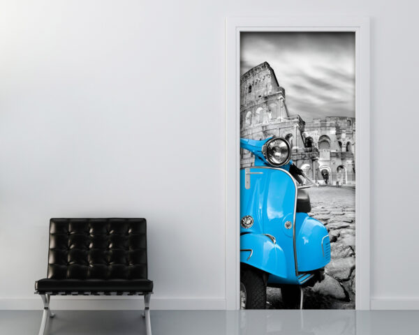 Decoro porta Roma "VESPA 50 DAVANTI AL COLOSSEO"