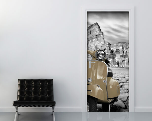 Decoro porta Roma "VESPA 50 DAVANTI AL COLOSSEO"