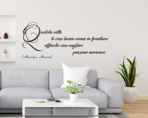 Adesivo murale frase Marilyn Monroe - “QUALCHE VOLTA LE COSE BUONE VANNO IN FRANTUMI”