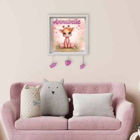 Quadretto nascita personalizzato con nome – GIRAFFINA ROSA TRA FIORI E CUORI
