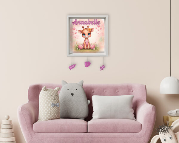 Quadretto nascita personalizzato con nome – GIRAFFINA ROSA TRA FIORI E CUORI