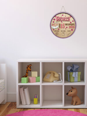 Targa nascita in legno personalizzata con nome - "IT'S A GIRL”